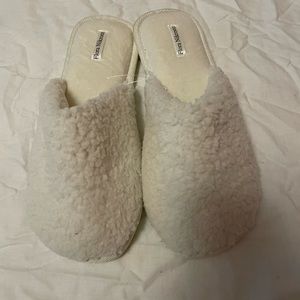 Ivory slippers brand new size 5/6